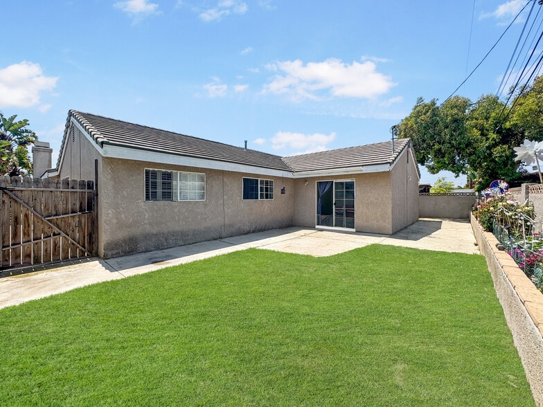 More Photos Of 15332 Shasta Ln, Huntington Beach Assisted Living For Sale