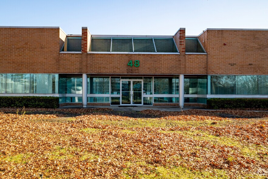 More Photos Of 48 Mall Dr, Hauppauge Light Manufacturing For Lease