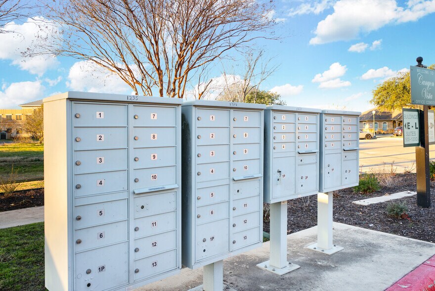 More Photos Of 1619 E Common St, New Braunfels Office For Lease
