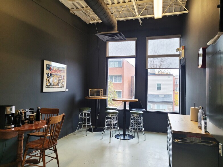 More Photos Of 101-105 Murray St, Ottawa Storefront For Lease