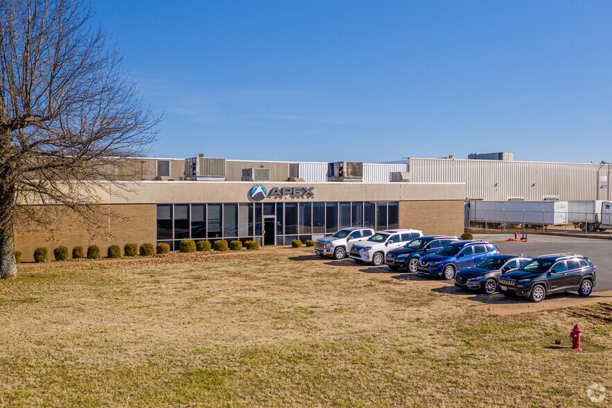 More Photos Of 1609 N Old Missouri Rd, Springdale Warehouse For Lease