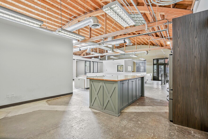 More Photos Of 335 15th St, San Diego Loft Creative Space For Lease