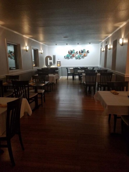 More Photos Of 194-198 Main St, Emmaus Restaurant For Lease