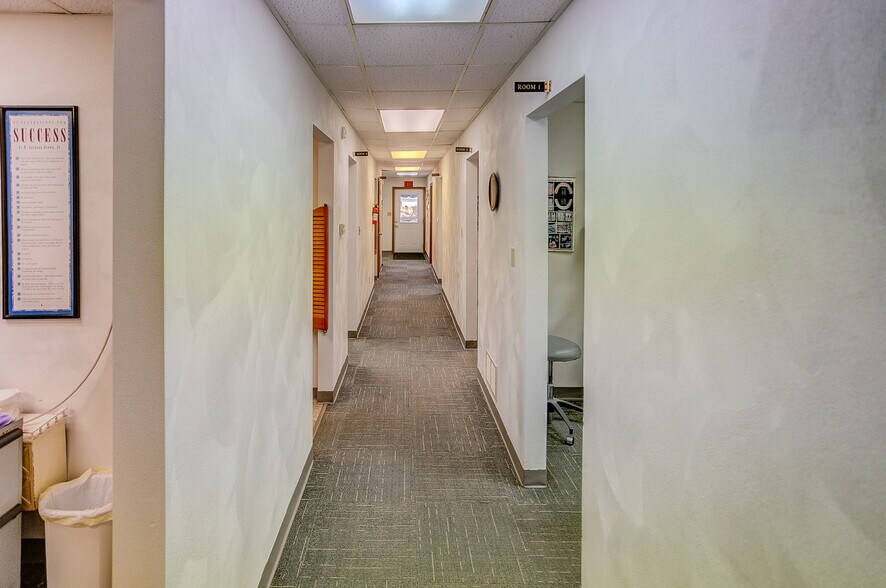 More Photos Of 607 E Lyons St, Marissa Medical For Sale