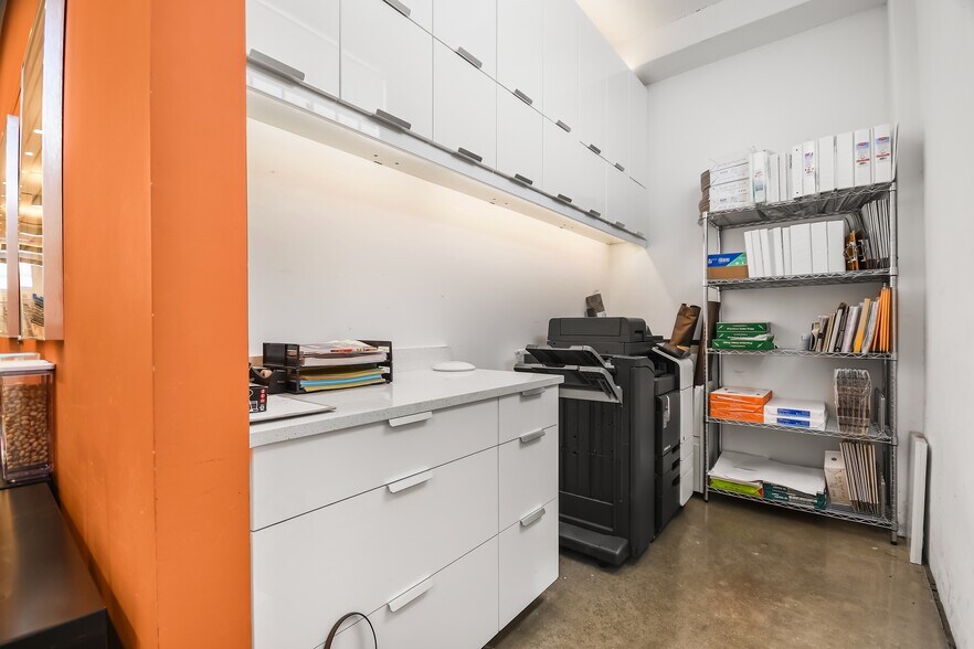 More Photos Of 1320 E Houston St, San Antonio Storefront Retail Office For Lease