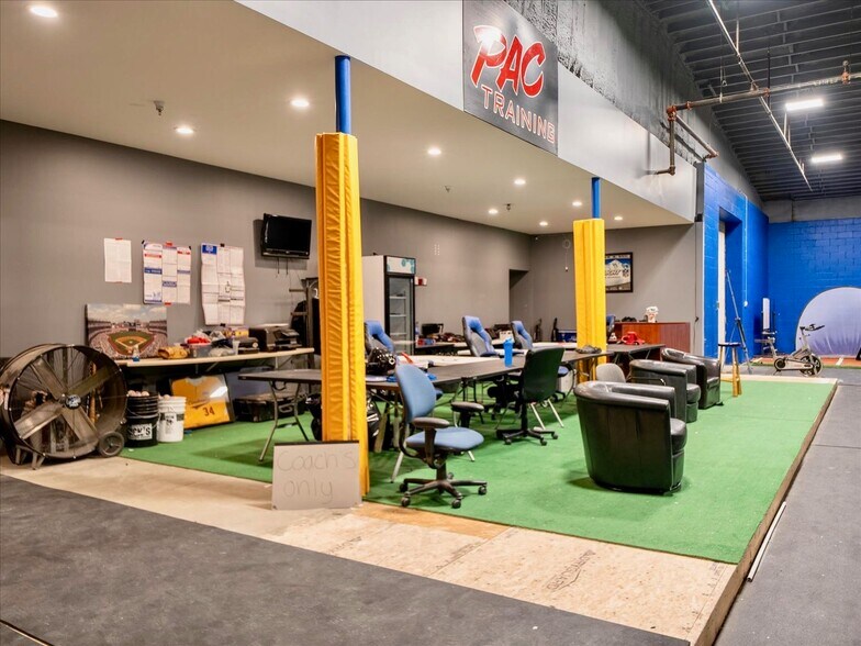 More Photos Of 465 W Commercial St, East Rochester Warehouse For Lease