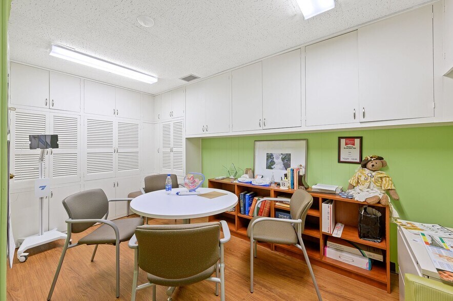 More Photos Of 71 E Hollister St, Cincinnati Medical For Lease