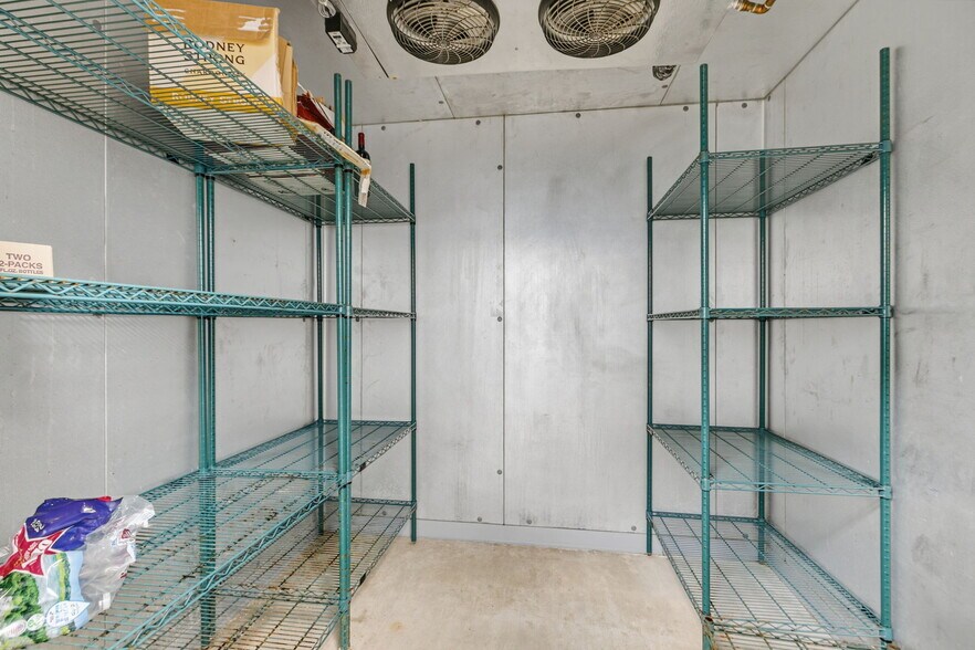 More Photos Of 3302 Shaver St, Pasadena Restaurant For Lease