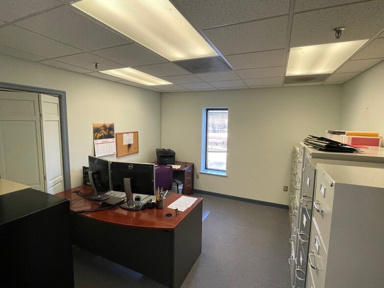 More Photos Of 110 Vista Centre Dr, Forest Office For Lease