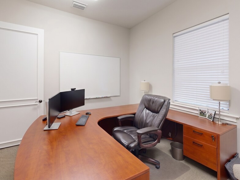 More Photos Of 5908 Hillside Heights Dr, Lakeland Medical For Sale