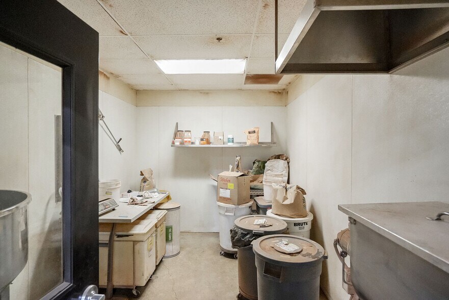 More Photos Of 1852 Fescue St SE, Albany Office For Sale