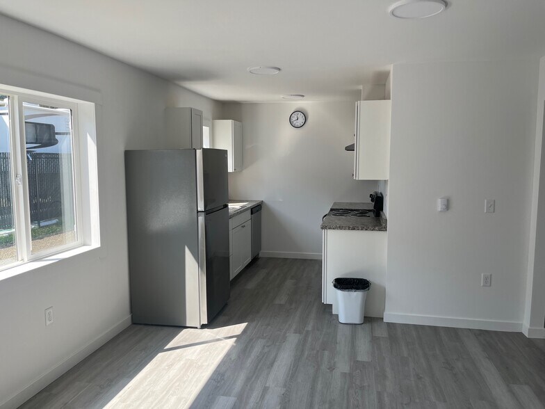 More Photos Of 1306 Melbourne Ct, Westport Multifamily For Sale