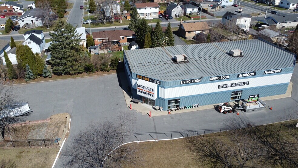 More Photos Of 405 Ninth St W, Cornwall Freestanding For Lease