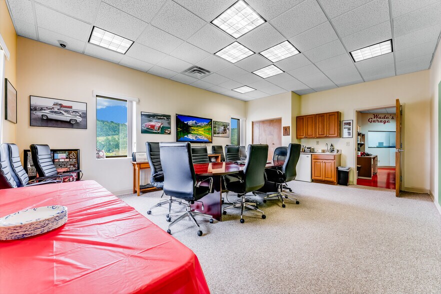 More Photos Of 2050 Winners Dr, Fairmont Auto Repair For Sale