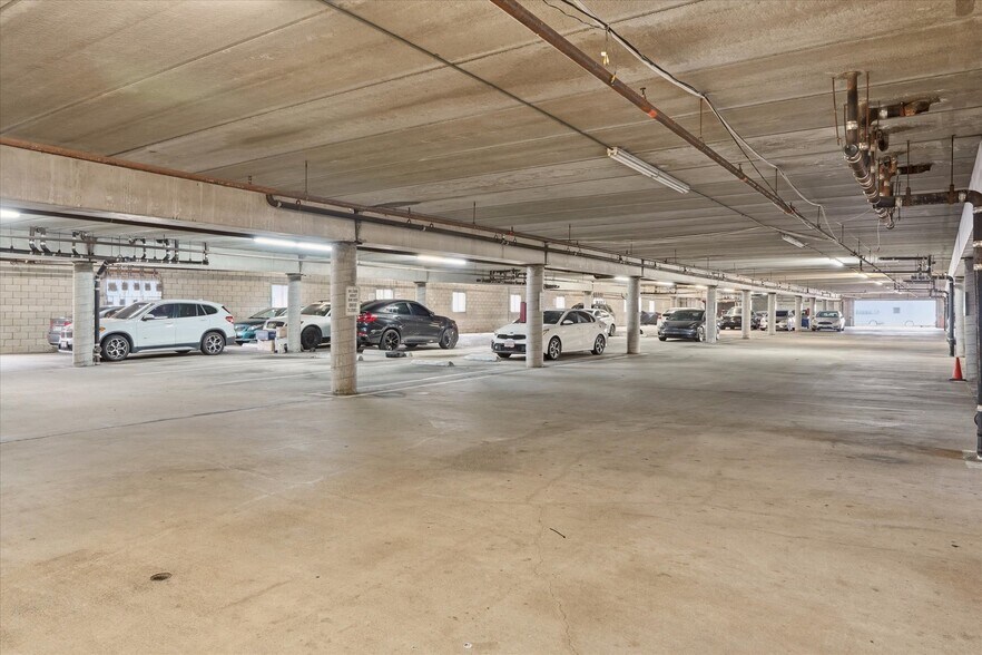 More Photos Of 13801 Yukon Ave, Hawthorne Apartments For Sale