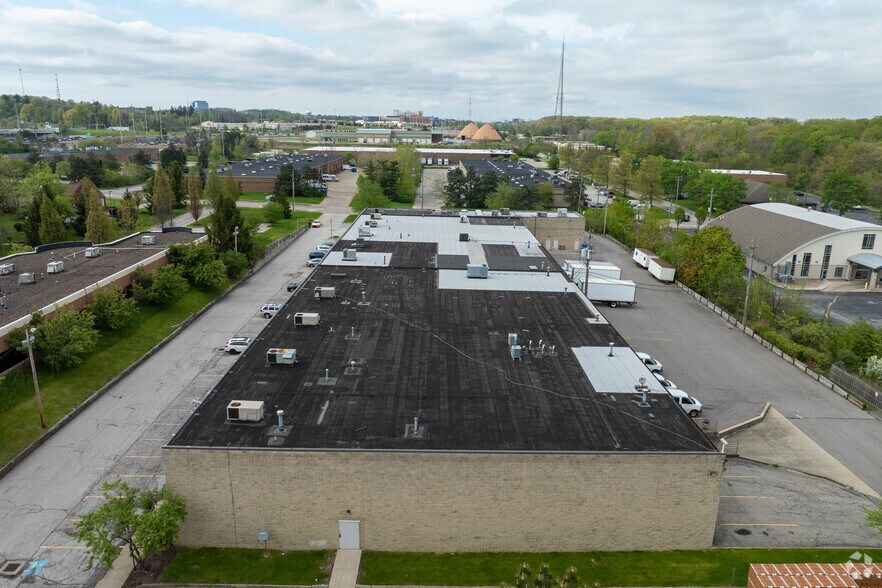 More Photos Of 26210 Emery Rd, Warrensville Heights Manufacturing For Lease