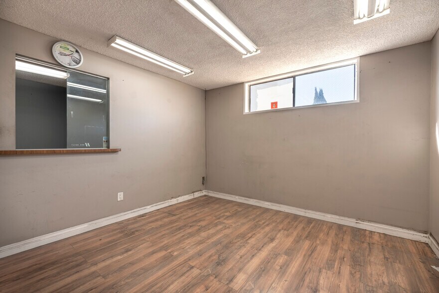 More Photos Of 1003 E G St, Wilmington Warehouse For Lease