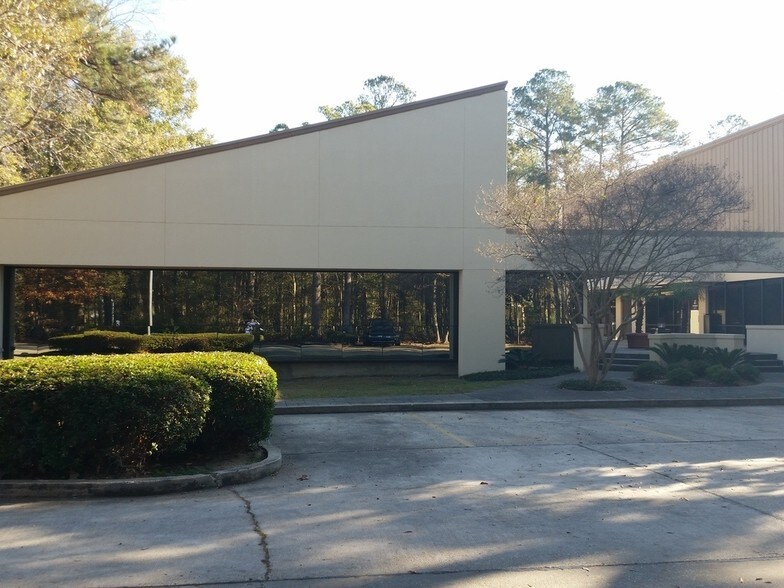 More Photos Of 200 Greenleaves Blvd, Mandeville Office For Lease