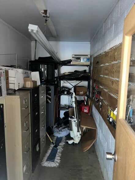 More Photos Of 757 North St, Ashburn Auto Dealership For Sale