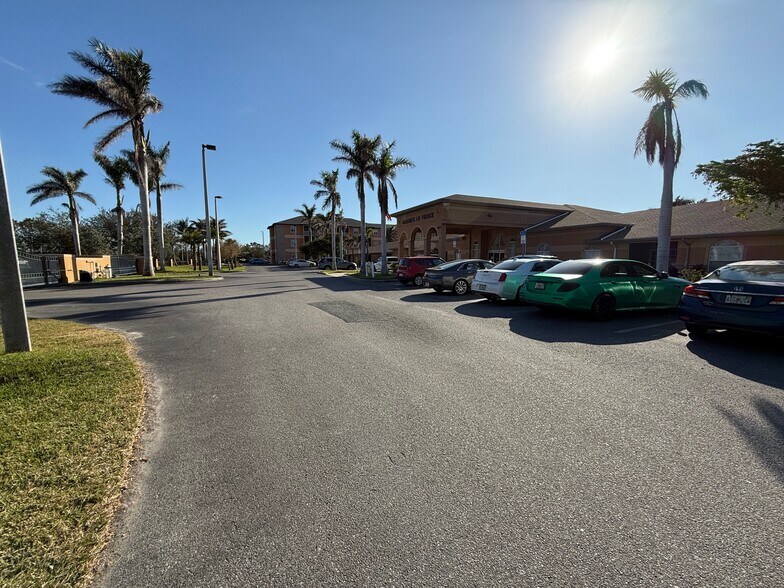 More Photos Of High-CAP Retirement Home, Venice Congregate Senior Housing For Sale