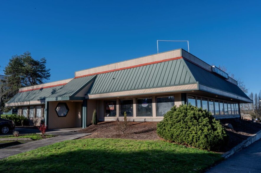 More Photos Of 4141 NE 122nd Ave, Portland Restaurant For Sale