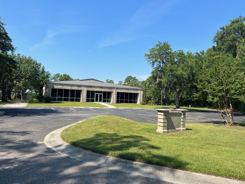 More Photos Of 4425 Belle Oaks Dr, North Charleston Light Distribution For Sale