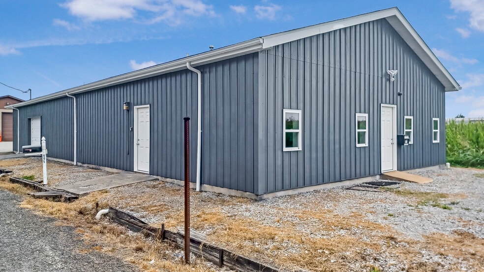 More Photos Of 605 Railroad St, Dupo Warehouse For Lease