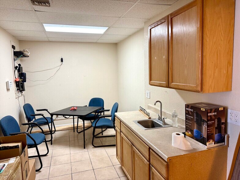 More Photos Of 5973-5977 Bandera Rd, San Antonio Unknown For Lease
