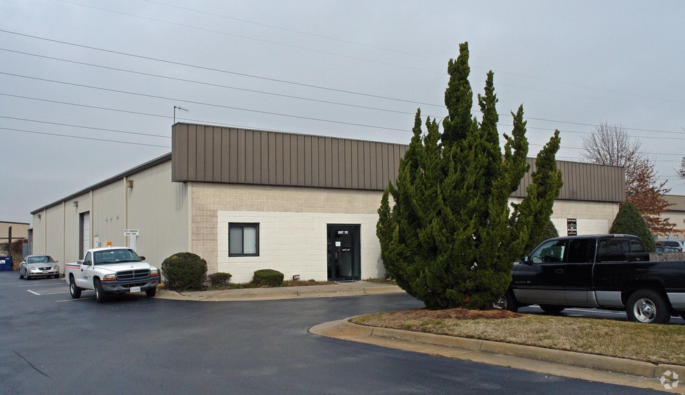 More Photos Of 908 Executive Ct, Chesapeake Warehouse For Lease