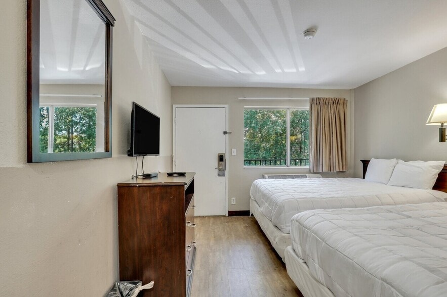 More Photos Of 4071 US 17, Richmond Hill Hotel For Sale