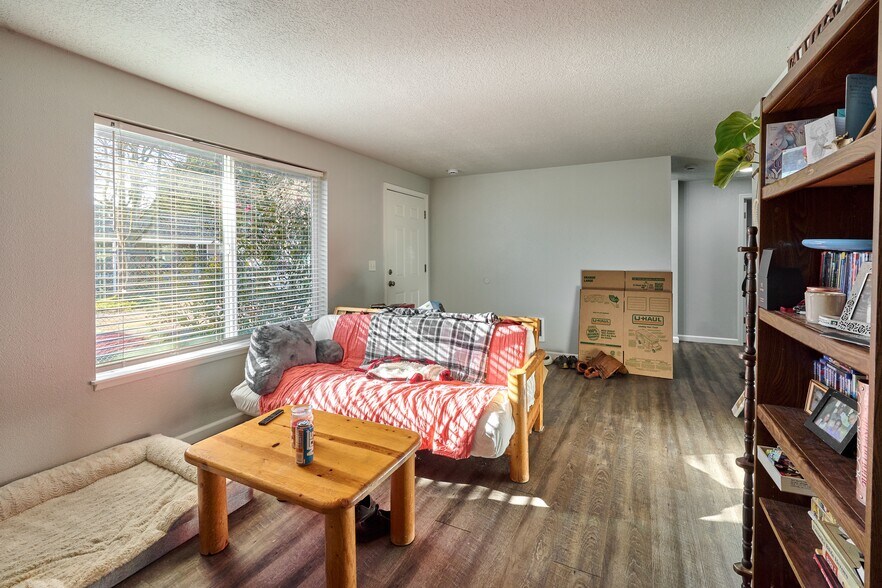 More Photos Of 880 N Pershing St, Mount Angel Apartments For Sale