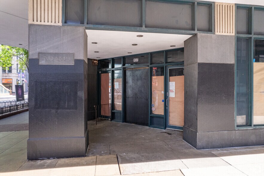 More Photos Of 137 S State St, Chicago General Retail For Lease