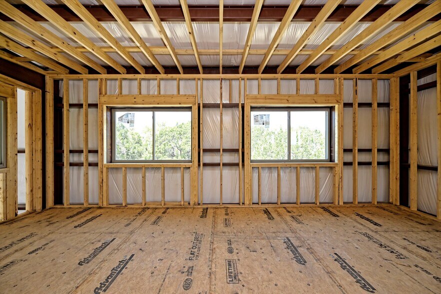 More Photos Of 10020 Darden Hill Rd, Austin Light Distribution For Lease