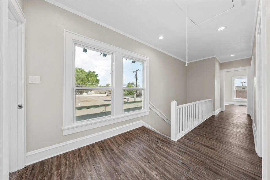 More Photos Of 1314 N 15th St, Waco General Retail For Sale