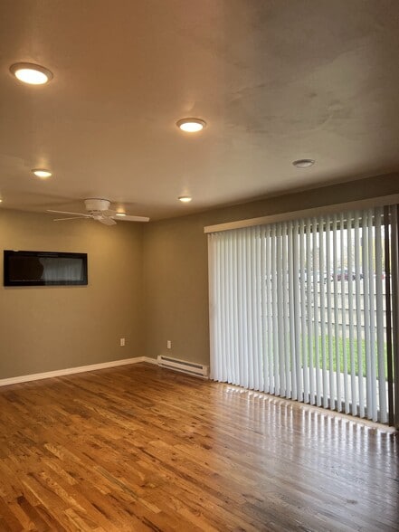 More Photos Of 1747 Oakdale Ave, Green Bay Apartments For Sale