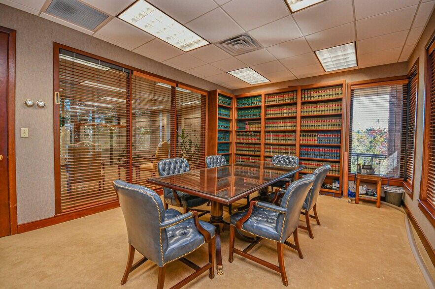 More Photos Of 220 Mckenzie Ave, Panama City Office For Sale