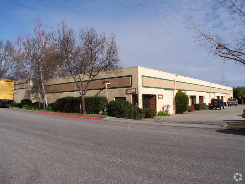 More Photos Of 1750-1800 Industrial Dr, Auburn Warehouse For Lease