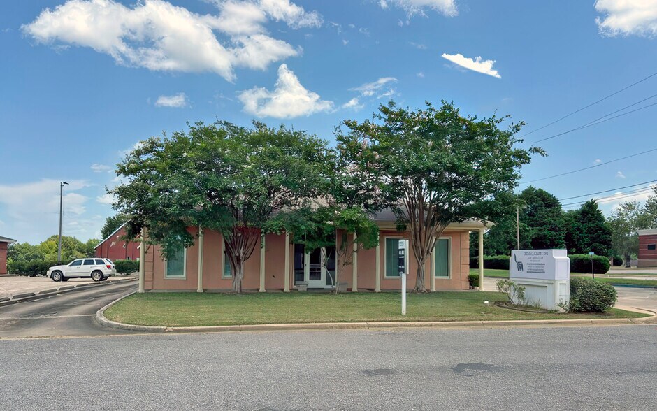 Primary Photo Of 316 St Lukes Dr, Montgomery Medical For Sale