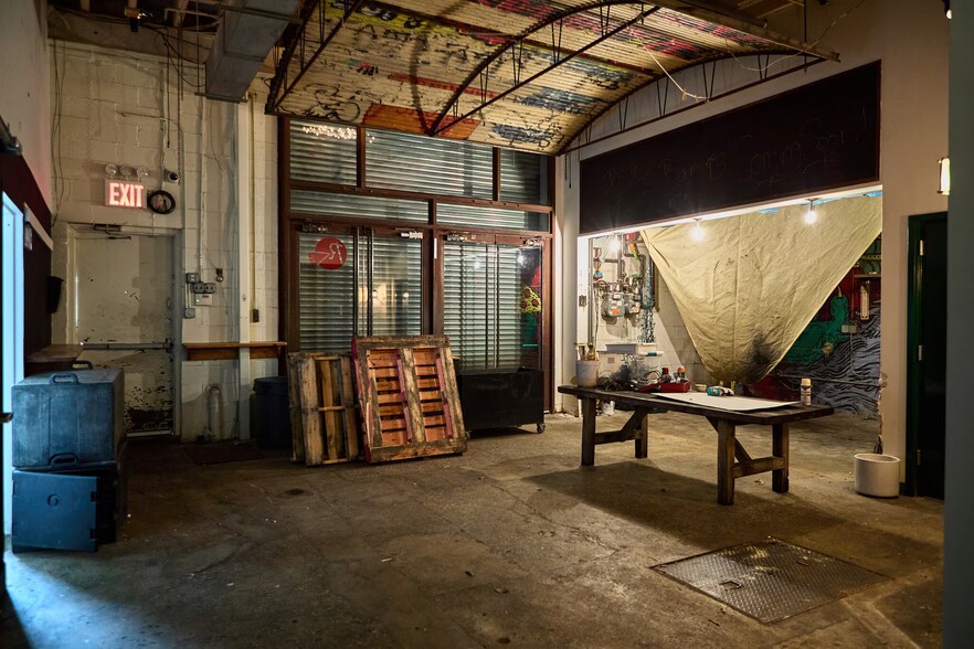 More Photos Of 272-280 Seigel St, Brooklyn Restaurant For Lease