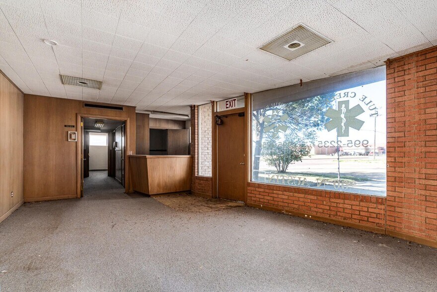 More Photos Of 200 N Austin Ave, Tulia Office For Sale
