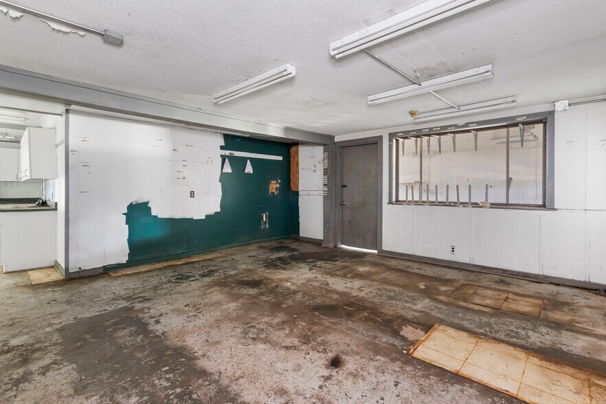 More Photos Of 825 MO-59, Carthage Industrial For Lease