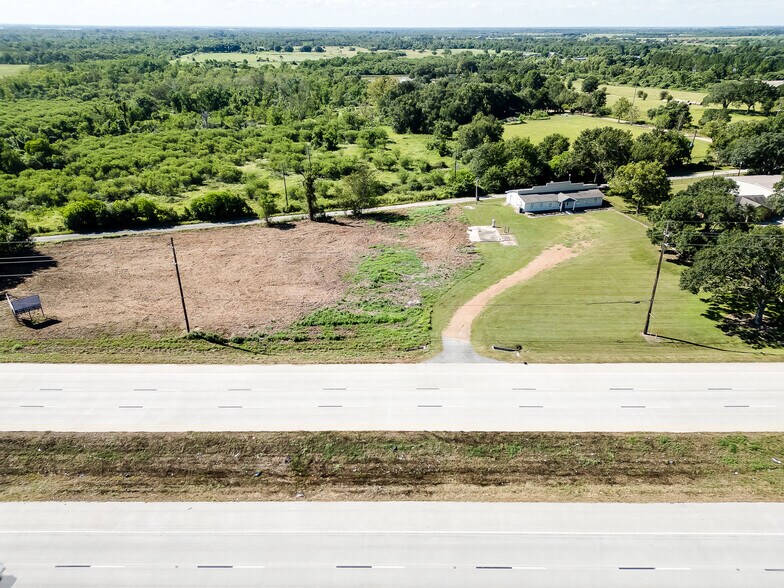 More Photos Of 4095 SE I 10 Frontage Rd, Sealy Medical For Lease
