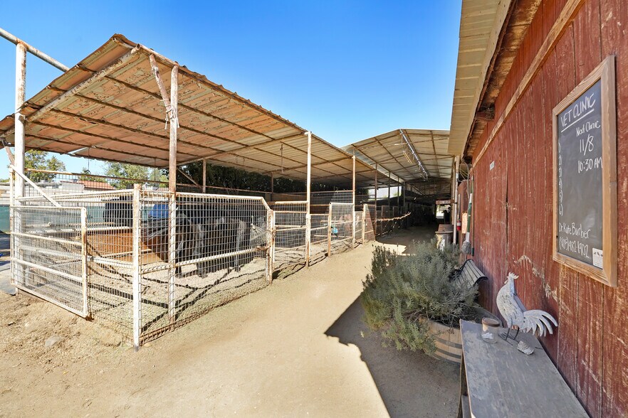 More Photos Of 1840 Riverside Dr, Glendale General Retail For Sale