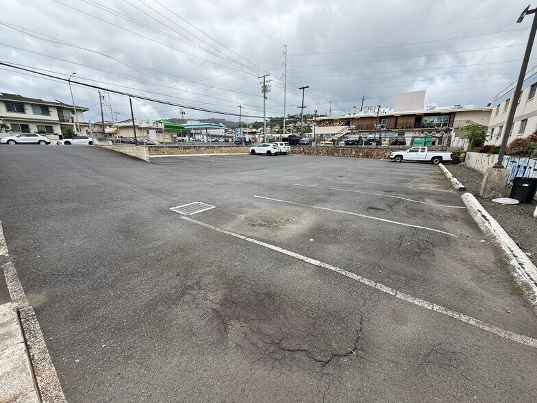 More Photos Of 1339-1341 N School St, Honolulu Storefront For Lease