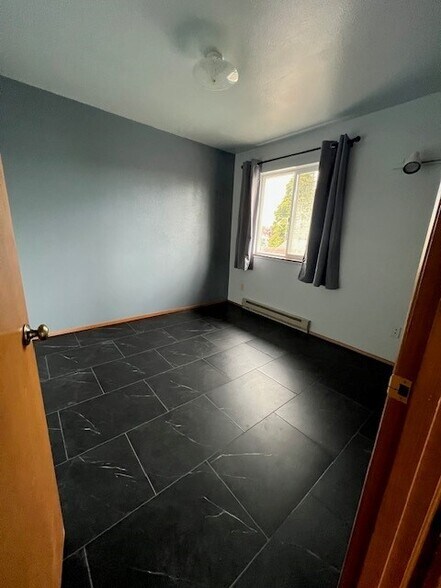 More Photos Of 2731 Meridian St, Bellingham General Retail For Sale