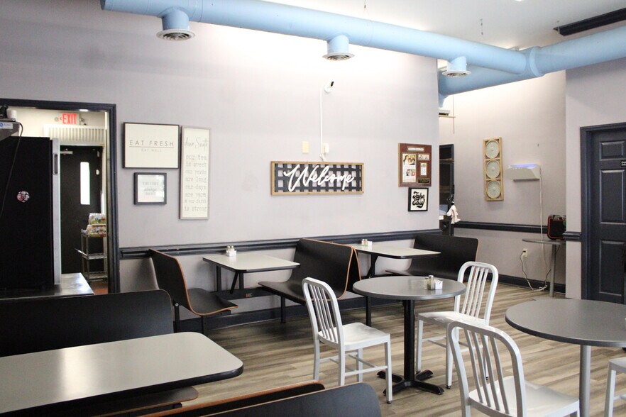 More Photos Of 2019 Habersham St, Savannah Storefront For Lease