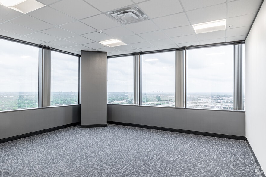 More Photos Of 7550 W Interstate 10, San Antonio Office For Lease