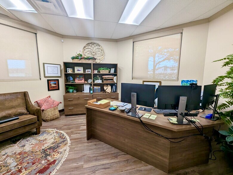 More Photos Of 545 E Redd Rd, El Paso Office For Sale