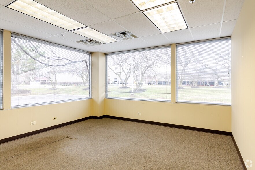 More Photos Of 1715-1785 Winnetka Cir, Rolling Meadows Unknown For Sale