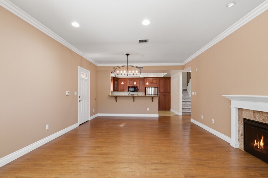 More Photos Of 1101 East Ave, Burbank Apartments For Sale